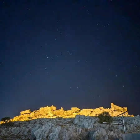 Feraklion House *