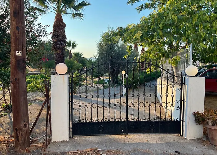 Feraklion House Charaki